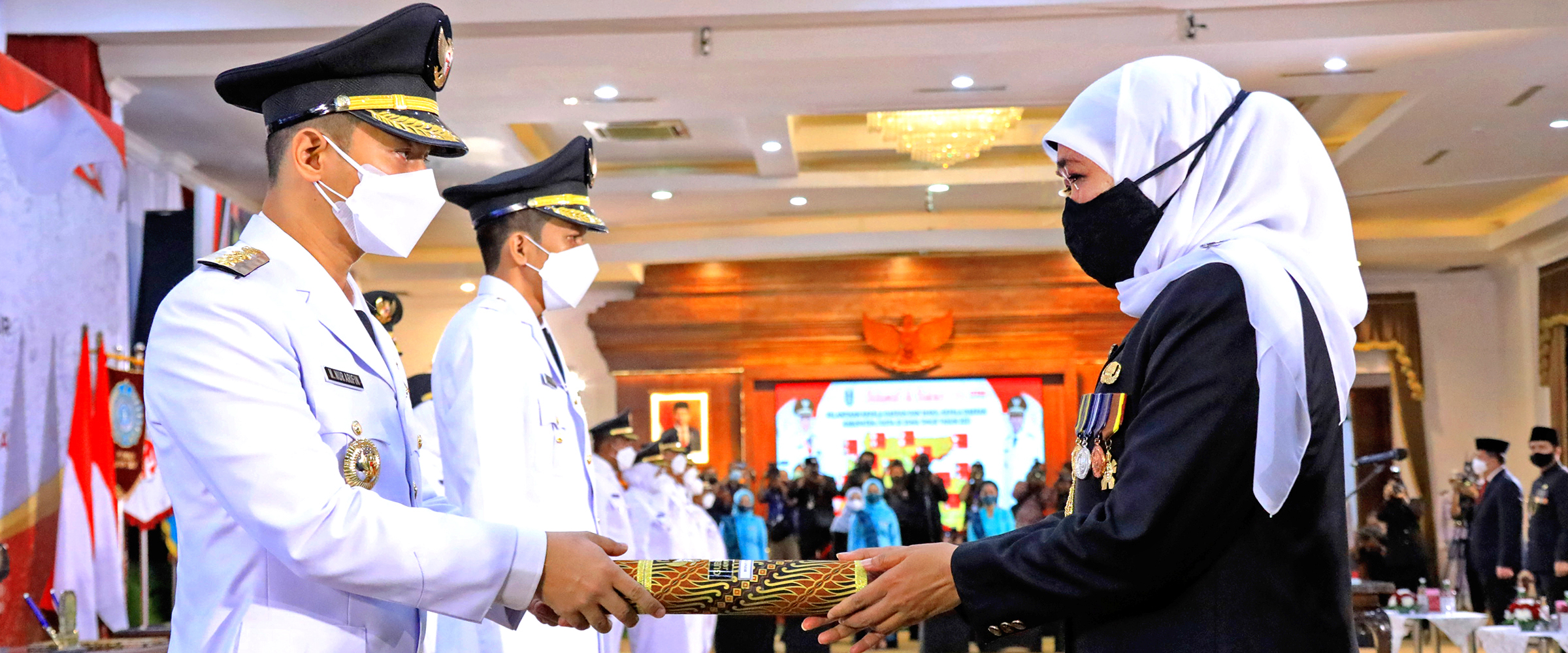 Mochamad Nur Arifin dan Syah Muhammad Natanegara dilantik menjadi Bupati dan Wakil Bupati Trenggalek periode 2021-2024